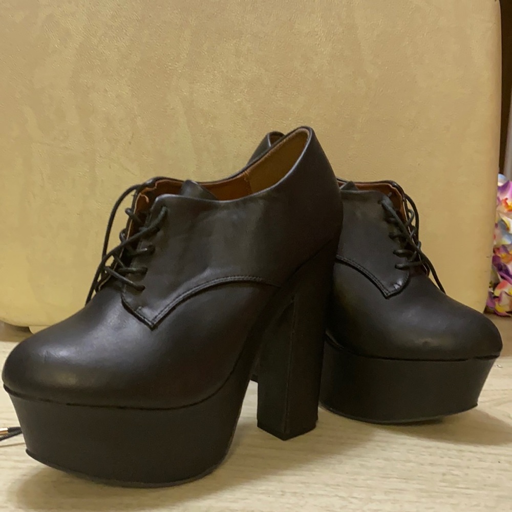 Dollhouse Noble Lace Up Platform Pump Black